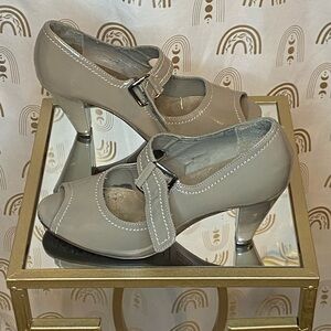 AEROSOLES Gray Heels with Modern Design